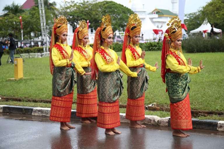 Tari-Persembahan-Khas-Melayu-(2)