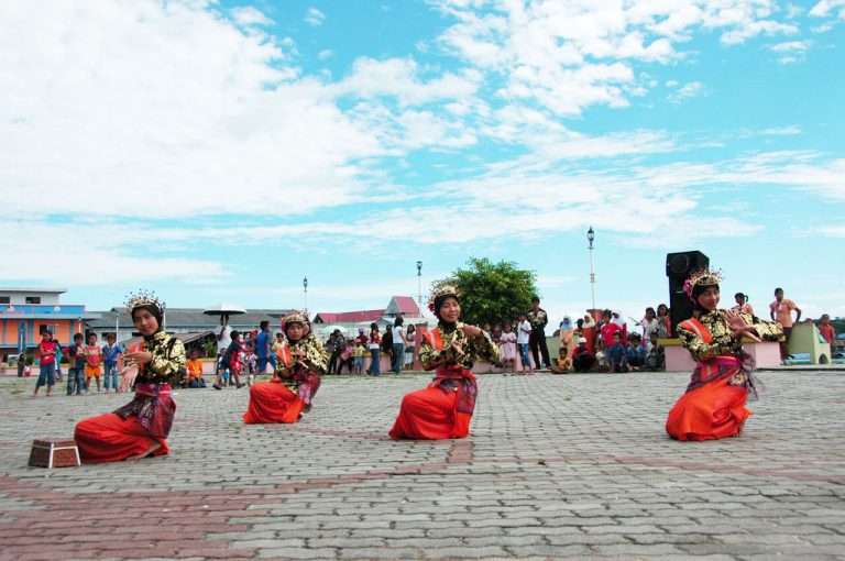 Tari-Persembahan-Khas-Tanah-Melayu-1