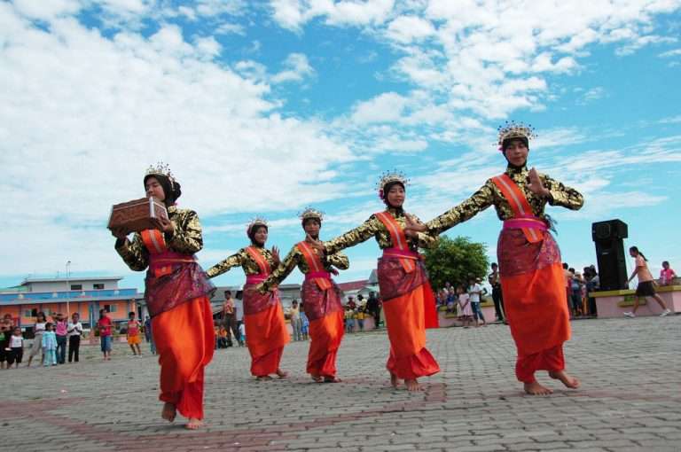 Tari-Persembahan-Khas-Tanah-Melayu-2
